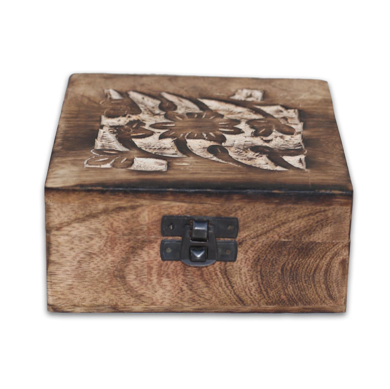 Orientalische dekorative Box mit eingravierte Blume 12,5x12,5x6cm